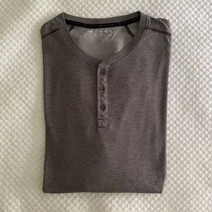 Under Armour. 2XL. Grey Long Sleeve. Loose Fit.